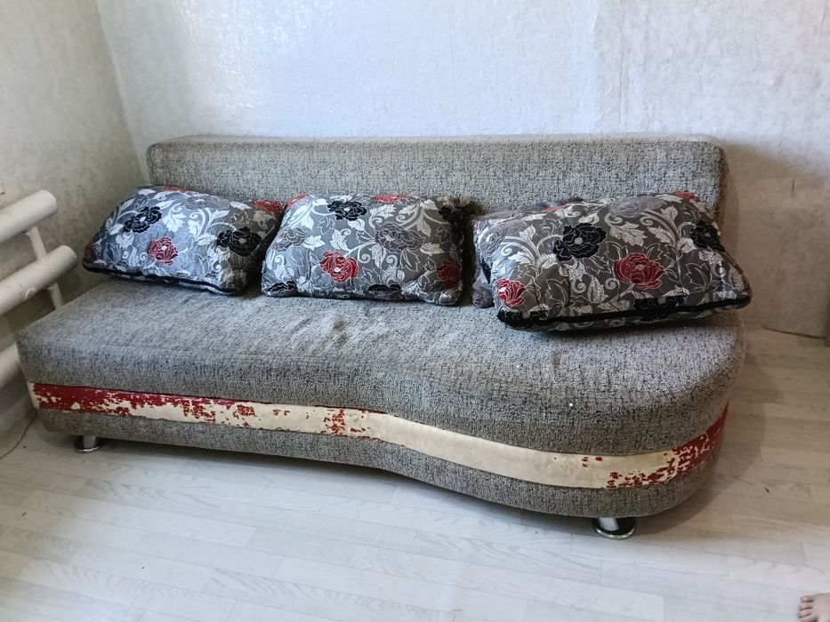 Отдам даром диван