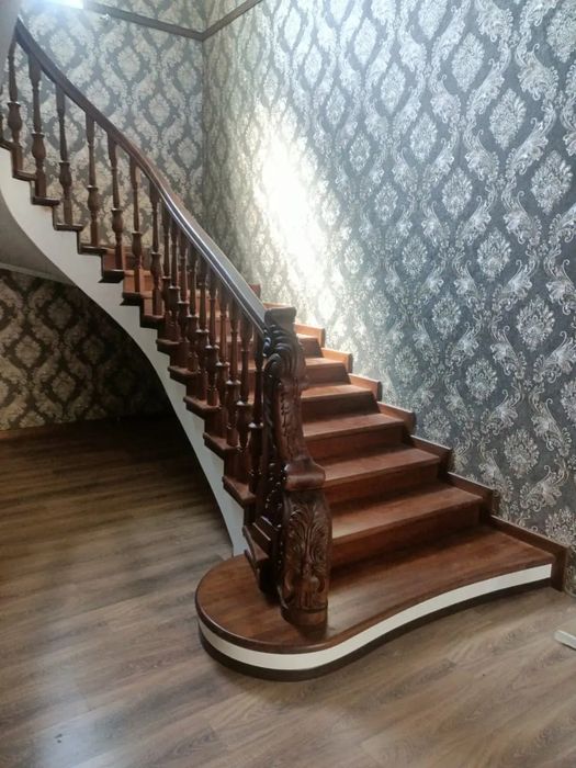 Изготовление лестниц и дверей