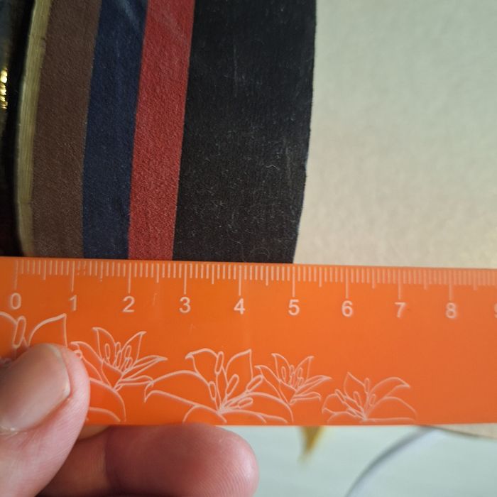 Лачени обувки на платформа,използвани много малко, шити ,40номер