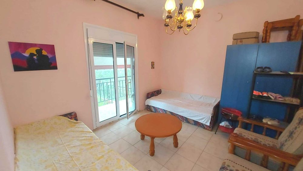 Продава къща с площ 79 м2 и двор 200 м2 в Аспровалта, Гърция