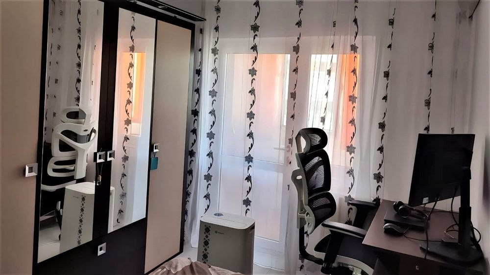 Vând pa.2 camere semidecomandat