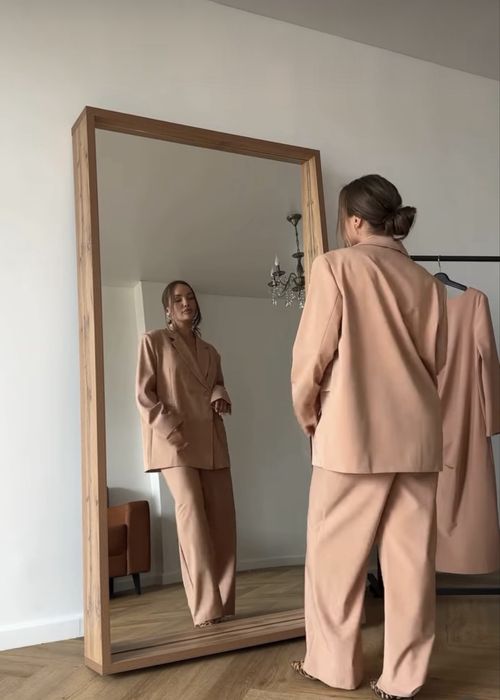 Костюм новый за 10тыс. отдам