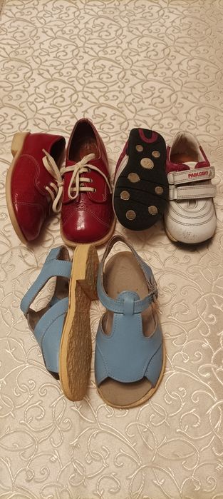 Обувь детская кожаная.