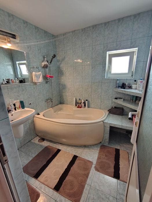 Vand apartament 3 camere decomandat etaj 2