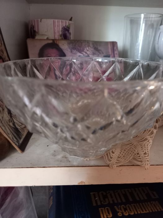 Сервиз:2 вази за локум или бонбони и графин.