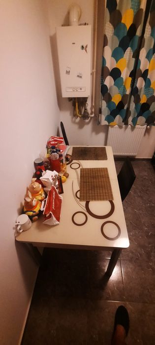 Masa bucătărie extensibilă + 3 scaune gratis dacă poate sa vina sa o