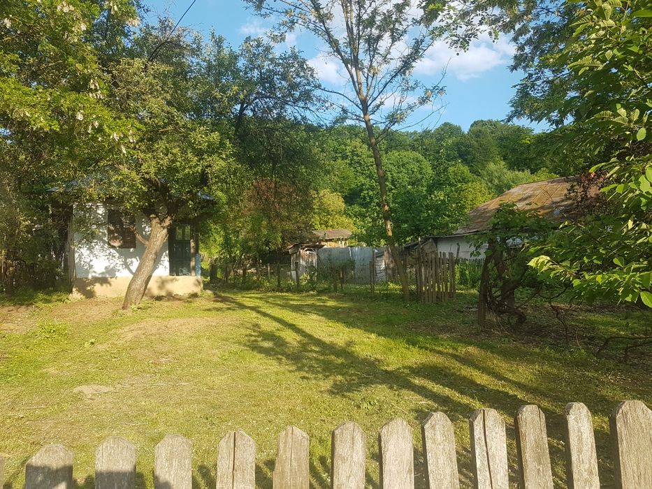 Teren + casa + panouri 7 kW + baterie, zona liniștită