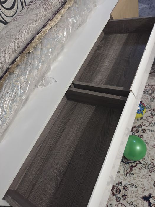 Комод и зеркало „Линате“