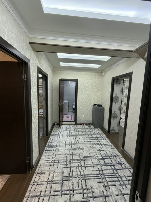 Kvartira sotiladi 3 xona kamolot dom