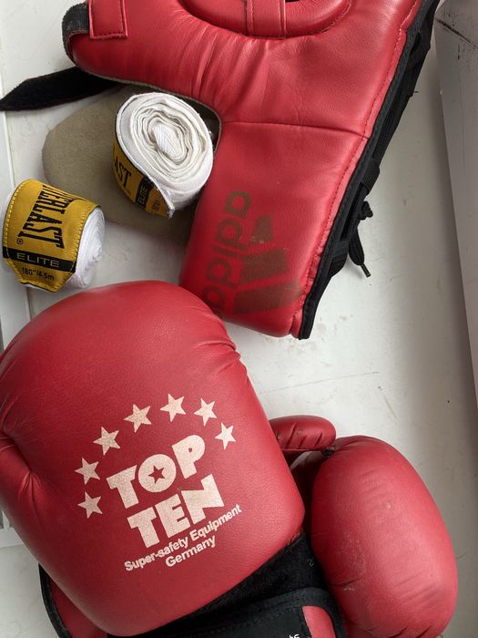 Продам перчатку и шлем