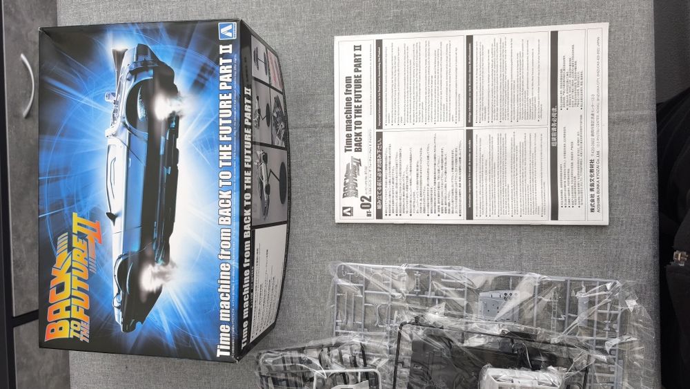 Продавам Кит за сглобяване Delorean dmc-12 от филма Back to the future