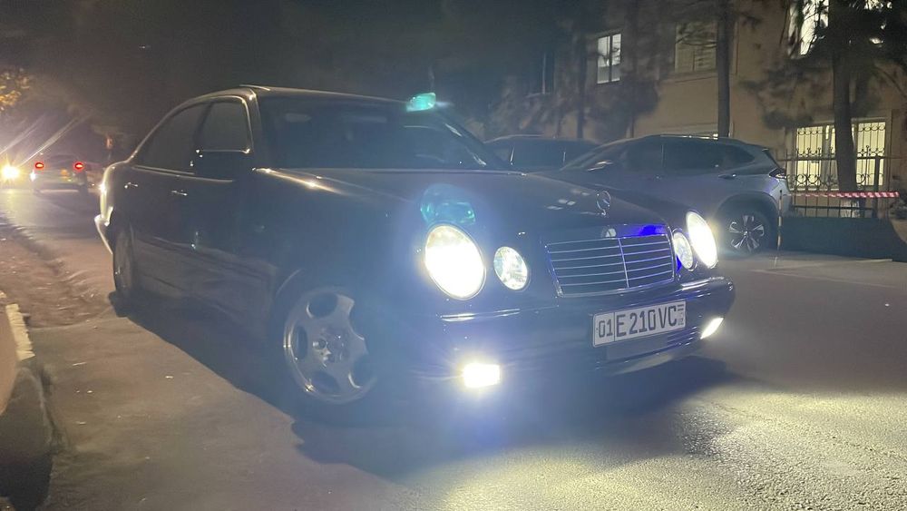 Мерседес Бенс w2100