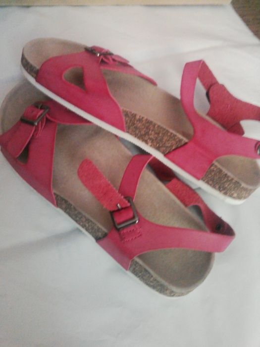 Босоножки молодежные