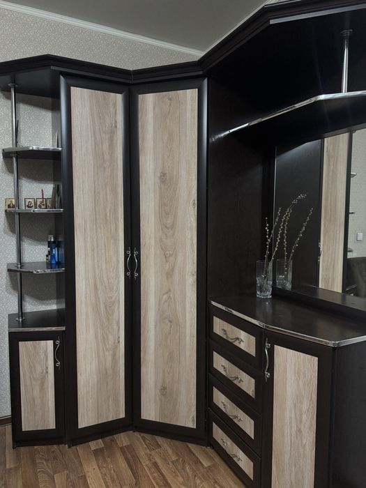 Угловой шкаф для спальни
