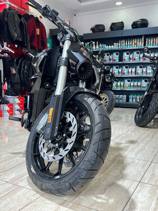 Motocicleta Benda LFC 700 (676cc, 80cp, 4T-4 in linie, roata 310mm)