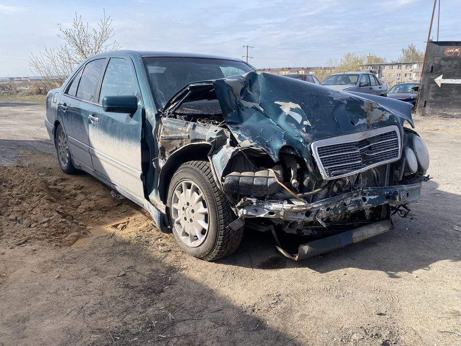 Мерседес Е320 по з.ч