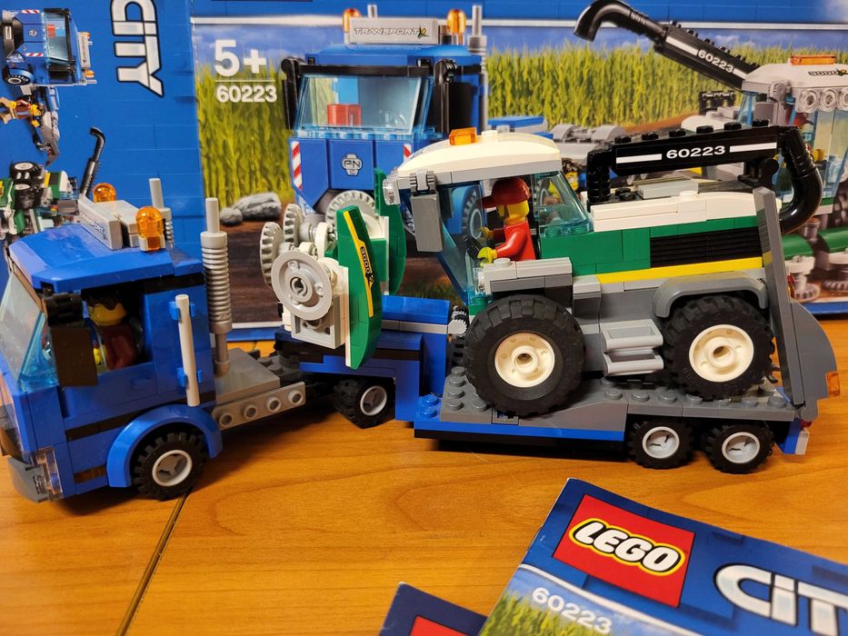 LEGO City - Transportor de secerător (60223 ) + Tractor (60287)