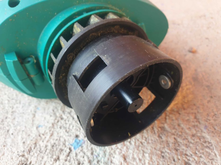 Тример за трева BOSCH ART 24 400 W , Дефектен, за Части или за Ремонт