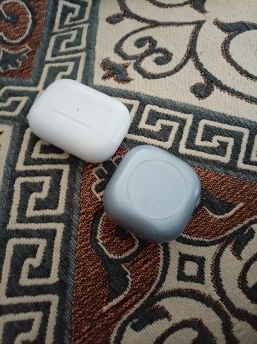 Продам наушники сразу двое