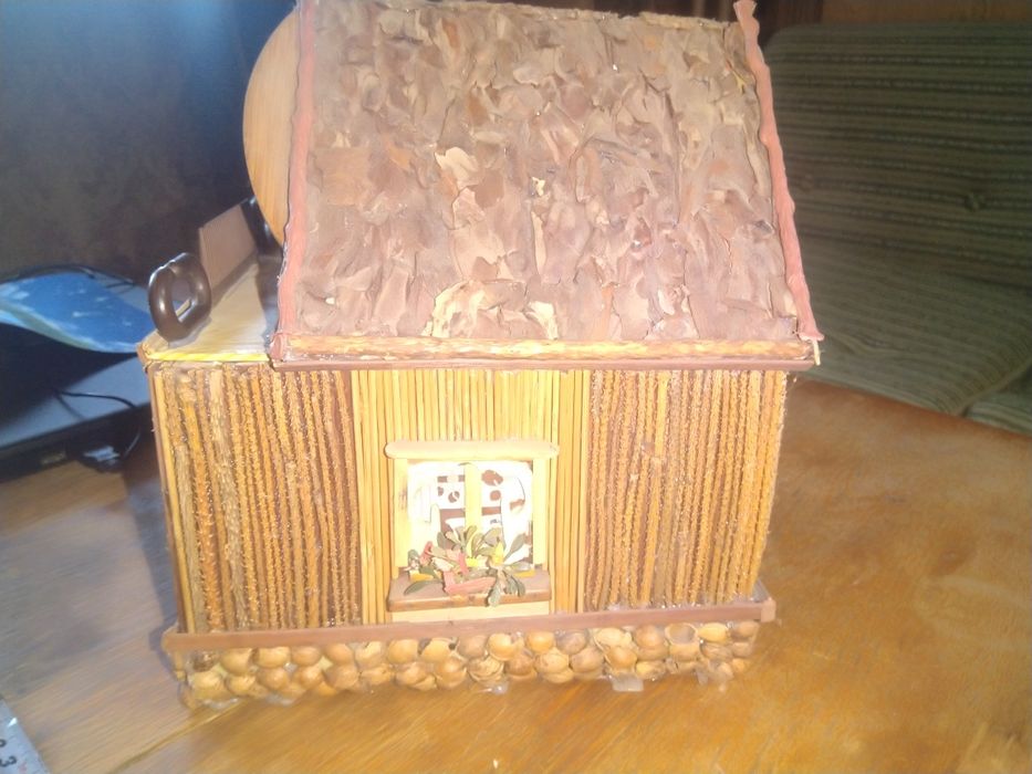 Декоративна ръчно направена къщичка