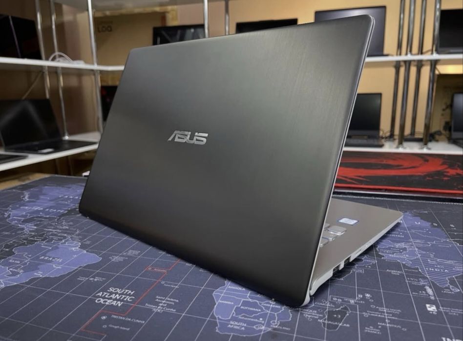 Бюджетный ноутбук ASUS Vivobook 14/i3-8145U/4GB/SSD128GB