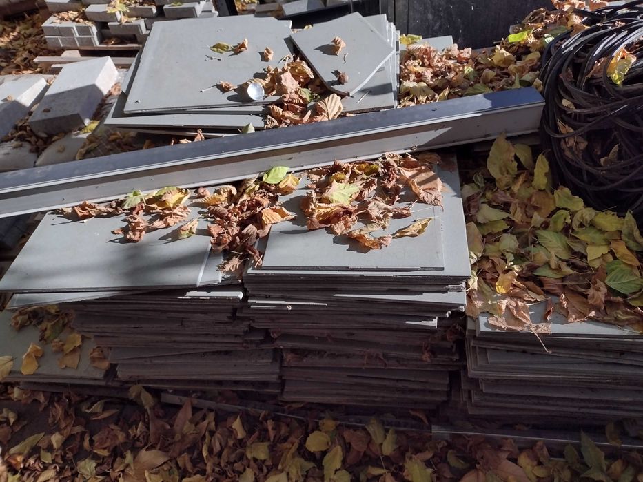 тротоарни плочки 40 х 40 х 5   около 300броя  с бонус гранитогрес