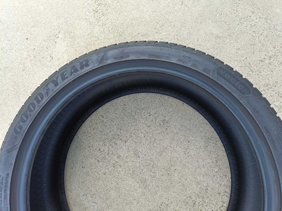 O anvelopa 235 45 21 goodyear vector 4 season 6,8 mm dot 2024