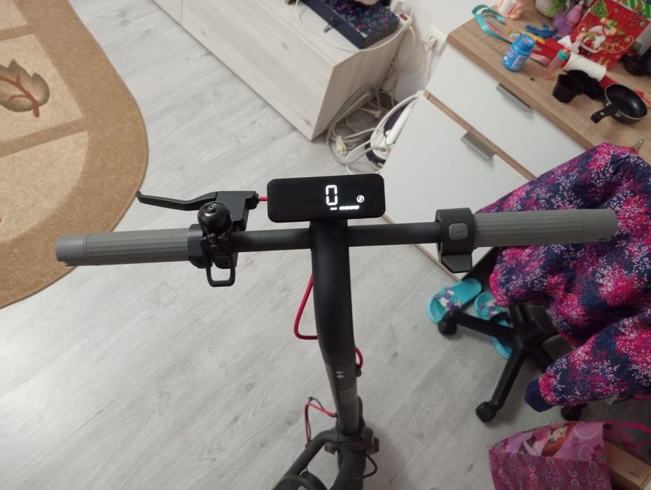 vând trotineta electrica NAVEE V40i