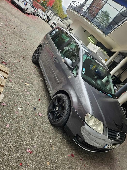 Volkswagen Touran 2.0 TDI – 2007 – 5 Locuri – 1.500

Vând