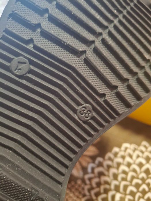 Обувки Gabina нови естествен лак 38 номер