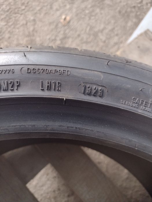 Dunlop RT2. 2бр.245/40/18 дот1323