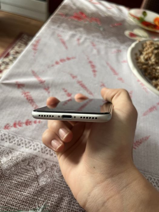 Айфон Се 2020 идеал