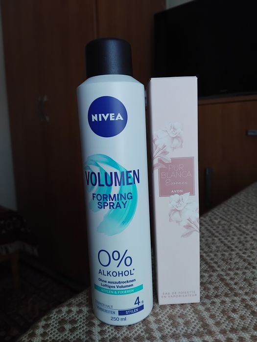 Set cu parfum Avon si fixativ Nivea