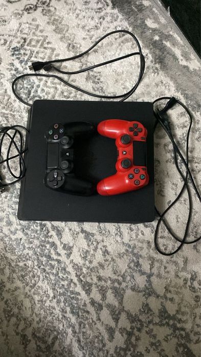 Продам PS 4 очень хорошее состояние