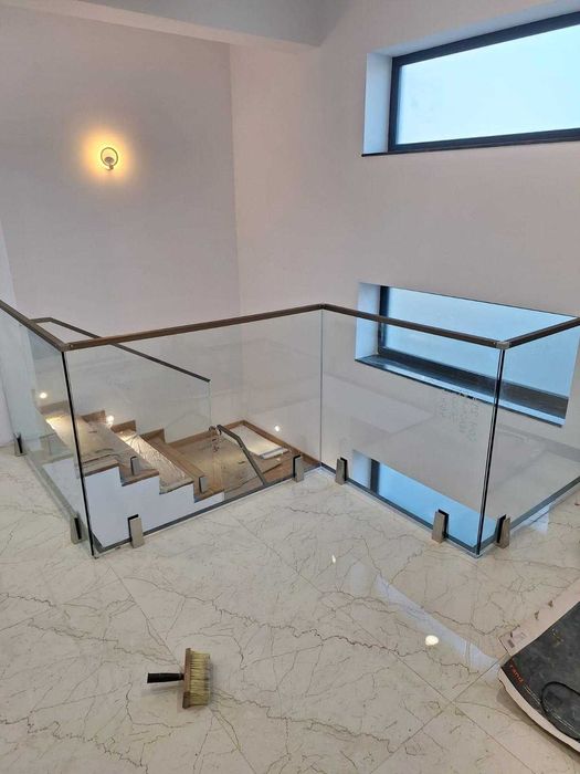 Balustrada de sticla