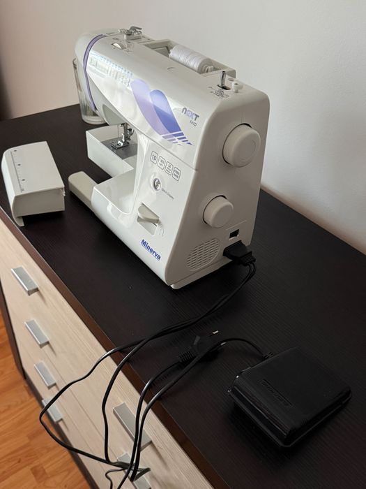 Masina de cusut electromecanica Minerva NEXT141D, 10 programe, 850 imp/min, 70W, Alb/Mov