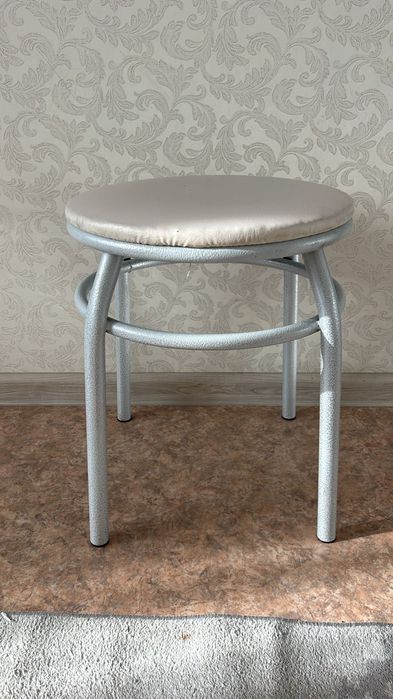 Табуретки 6 шт в