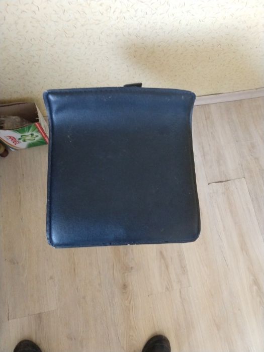 Продавам фризьорски стол,телескопичен