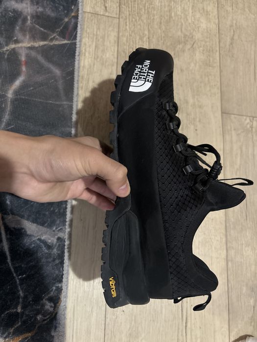 Кроссовки от бренда: The North Face
