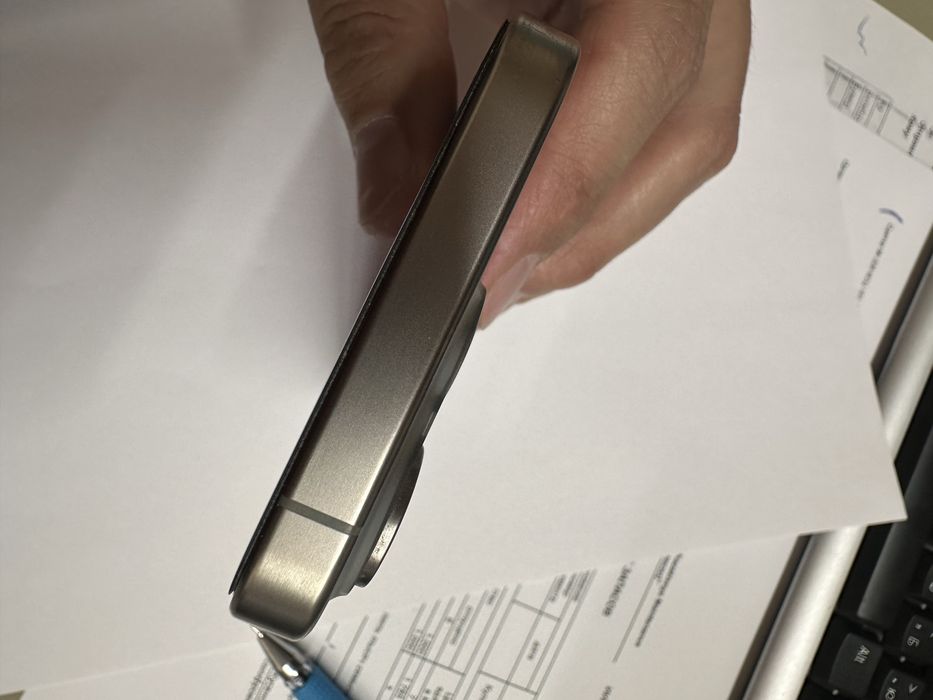 Продам Iphone 15 pro 1 tb