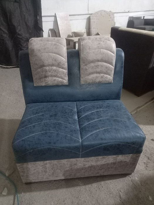 Кухонный уголок 2 пуфик