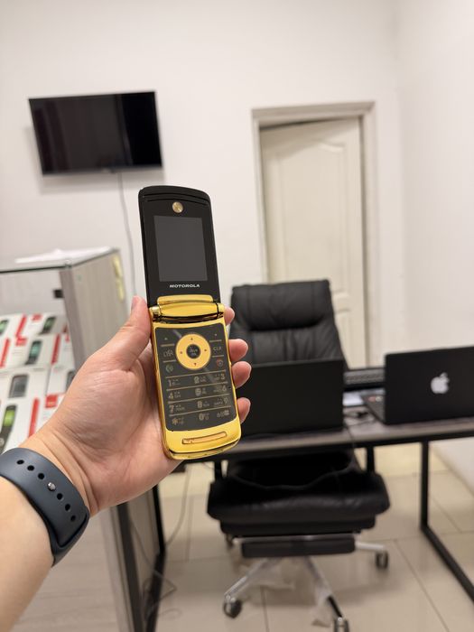 Perfectum Motorola v-9 gold