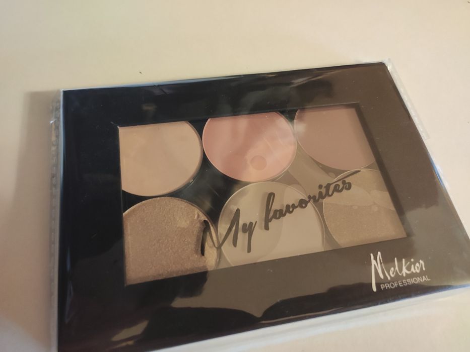 Trusa make-up Melkior culori pale.