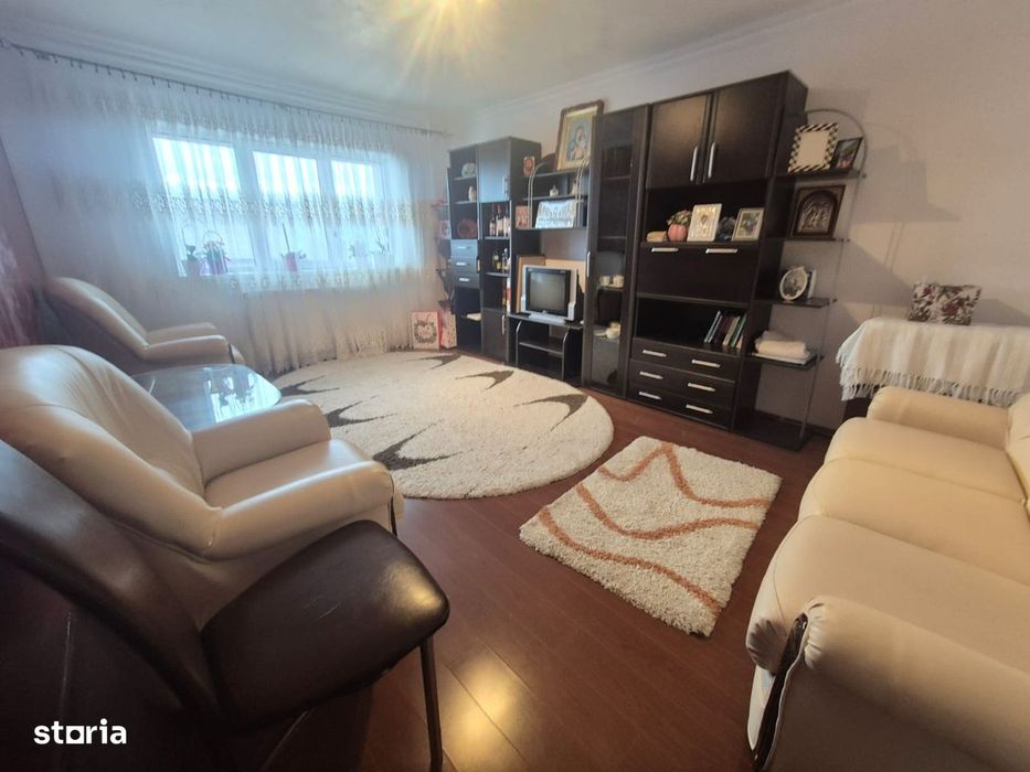 Apartament 3 camere Obcini de vanzare