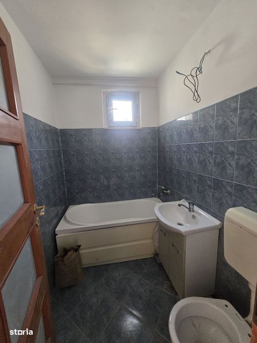 Garsoniera cu balcon bloc de apartamente!