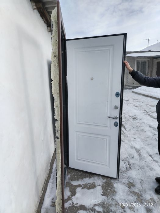 Продам металлическую дверь