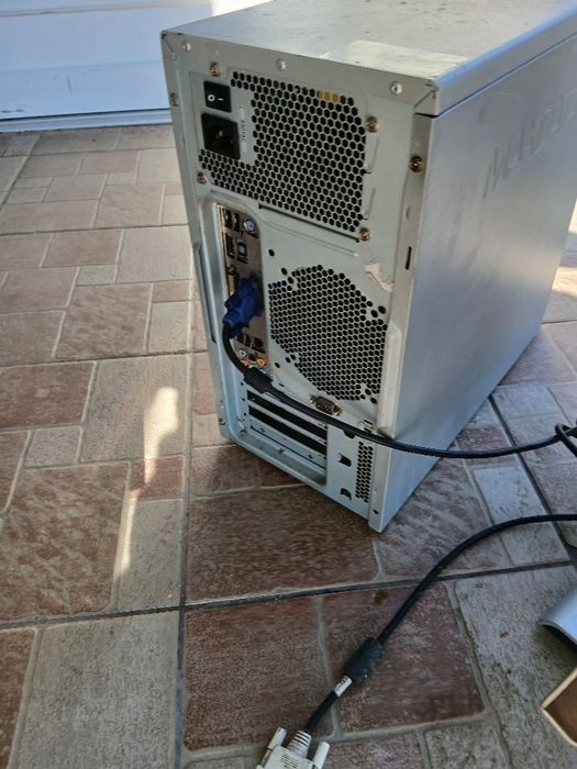 Monitor  si unitate  in stare de functionaree