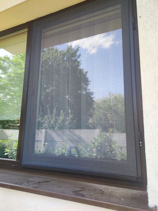 Plase contra insectelor Asigurăm montaj in București și Ilfov