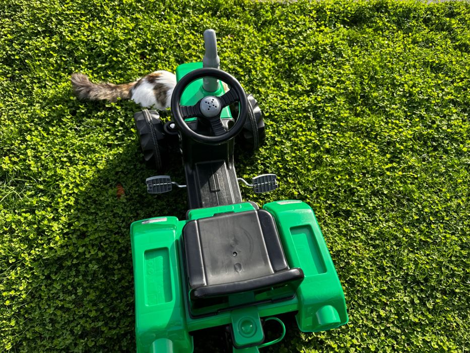 Чиста нов детски трактор с ремарке