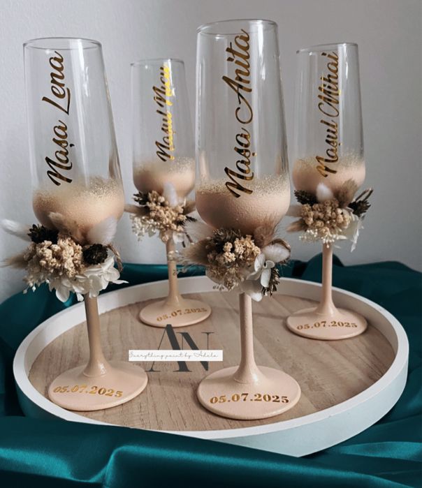 Aranjamente pentru paharele de nunta
